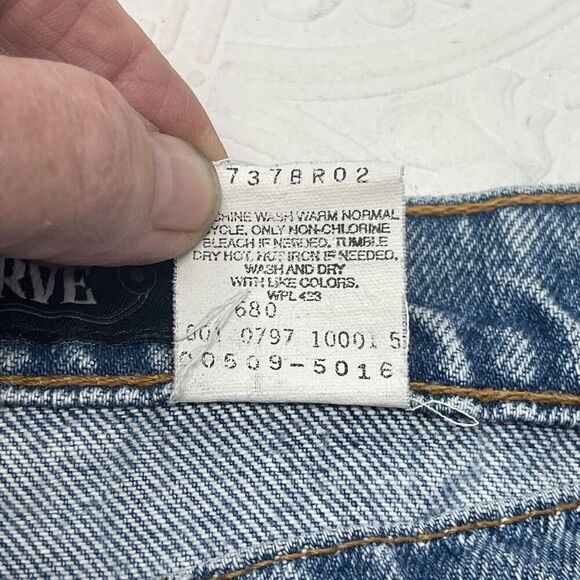 Vintage Levi’s Blue Straight 509 Boot Cut Cutoff Denim Shorts Size 32x32 - Picture 5 of 10